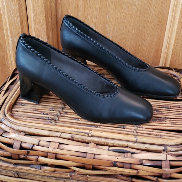 Stuart Weitzman Soft Black Leather Heels Size 6.5 - Picture 11 of 11